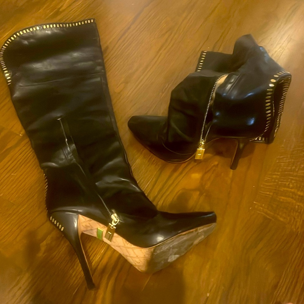 Lamb “the sexy boots”